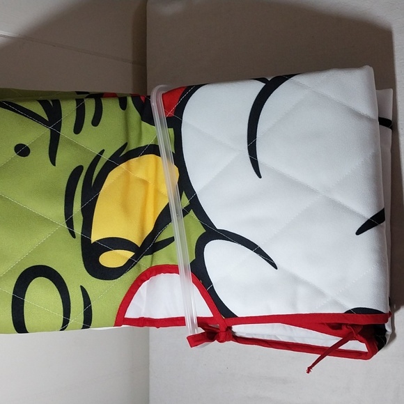 The Grinch Christmas tree skirt Hallmark NEW The Grinch Face - Picture 7 of 8